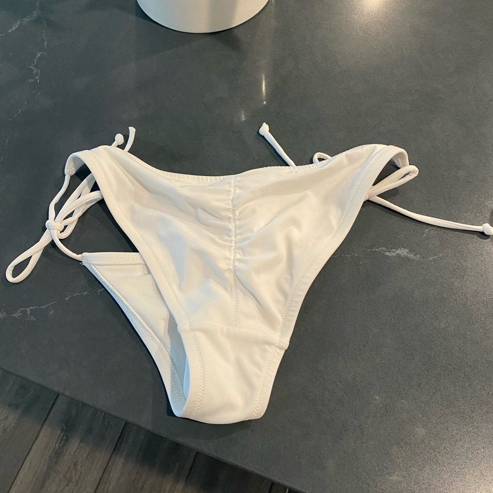 EUC! Cheeky String Bikini Bottoms